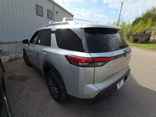 2022 Nissan Pathfinder SV 4WD