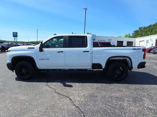 Summit White 2026 Chevrolet Silverado 2500 Custom