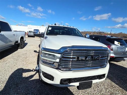 2024 RAM 3500 Laramie Crew Cab 4x4 8' Box