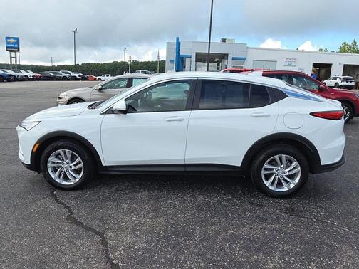 Summit White 2024 Buick Envista Preferred FWD