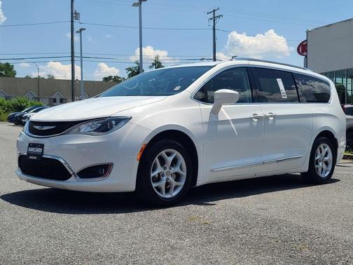 2020 Chrysler Pacifica Touring-L