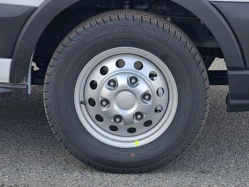 2025 Ford Transit-250 148 WB Medium Roof Cargo