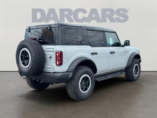 Avalanche Gray 2026 Ford Bronco Badlands