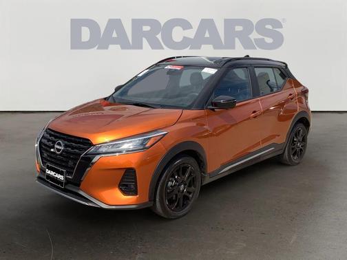 Monarch Orange / Super Black 2024 Nissan Kicks SR
