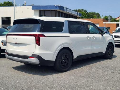 2025 Kia Carnival LXS