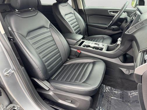 Silver Metallic 2024 Ford Edge SEL