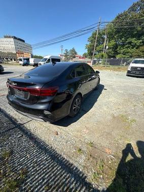 Aurora Black Pearl 2024 Kia Forte LXS