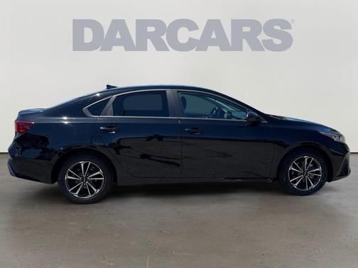 Aurora Black Pearl 2024 Kia Forte LXS