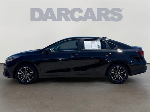 Aurora Black Pearl 2024 Kia Forte LXS
