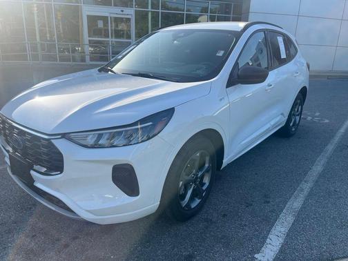 Oxford White 2023 Ford Escape ST-Line
