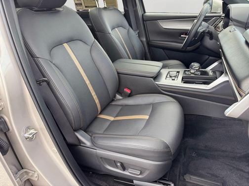 Platinum Quartz Metallic 2024 Mazda CX-90 PHEV Premium Plus