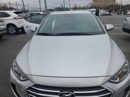 Photo 1 of 8 of 2018 Hyundai Elantra SEL
