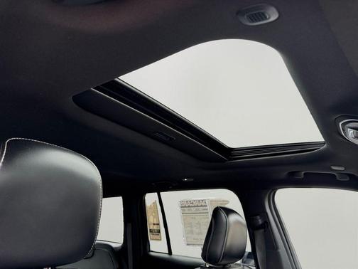 Diamond Black 2023 Jeep Grand Cherokee Altitude