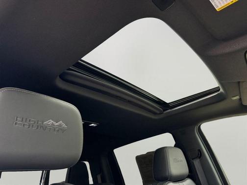 Black 2022 Chevrolet Silverado 2500 High Country