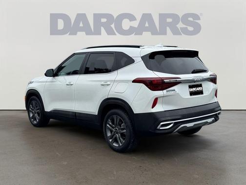 Snow White Pearl 2023 Kia Seltos S
