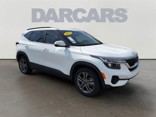 Snow White Pearl 2023 Kia Seltos S