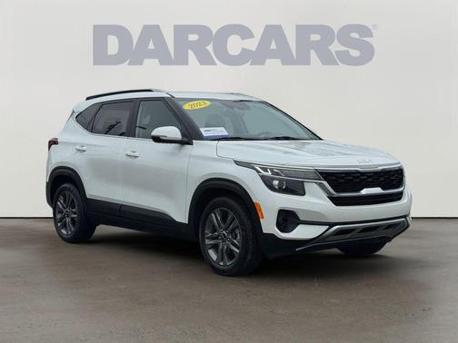 Snow White Pearl 2023 Kia Seltos S