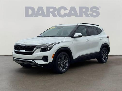 Snow White Pearl 2023 Kia Seltos S
