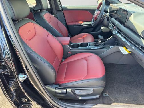 Aurora Black Pearl 2026 Kia K4 GT-LINE