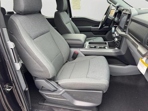 Agate Black Metallic 2026 Ford F-150 XLT