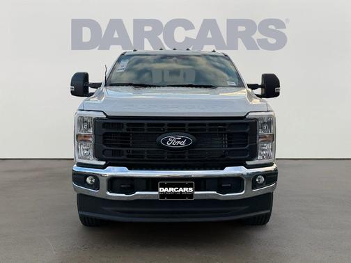 Oxford White 2027 Ford F-350 XL