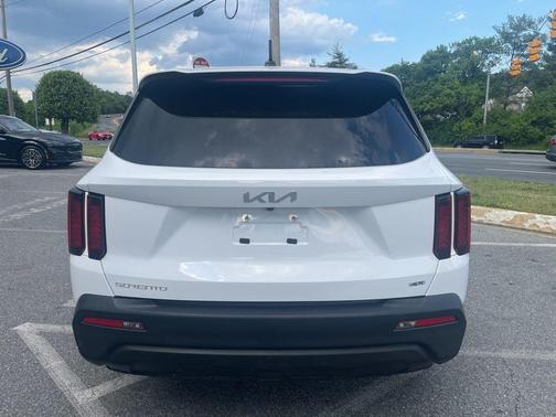 Glacial White Pearl 2023 Kia Sorento LX