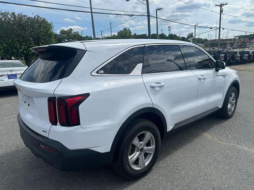 Glacial White Pearl 2023 Kia Sorento LX