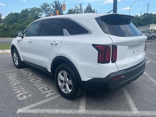 Glacial White Pearl 2023 Kia Sorento LX