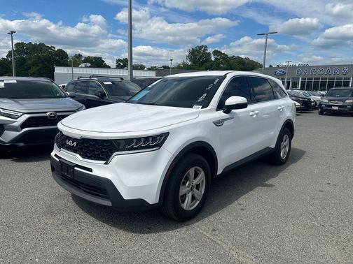 Glacial White Pearl 2023 Kia Sorento LX