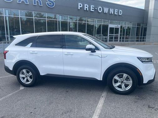 Glacial White Pearl 2023 Kia Sorento LX