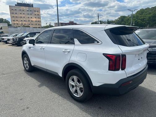 Glacial White Pearl 2023 Kia Sorento LX