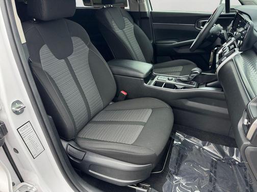 Glacial White Pearl 2023 Kia Sorento LX