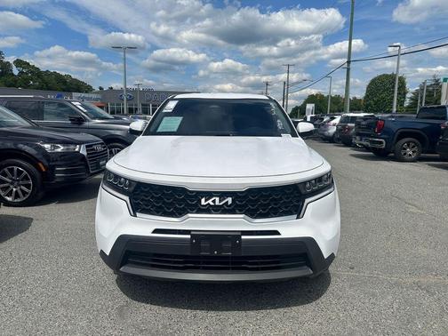 Glacial White Pearl 2023 Kia Sorento LX