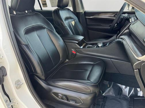 Bright White Clearcoat 2023 Jeep Grand Cherokee L Limited