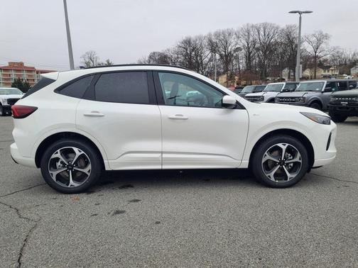 2025 Ford Escape ST-Line Elite