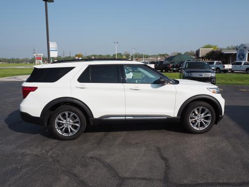 Photo 3 of 25 of 2020 Ford Explorer XLT