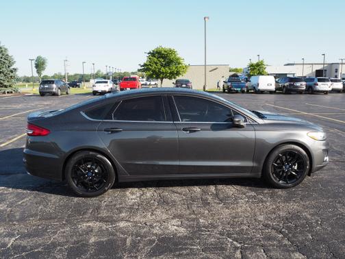 Photo 3 of 25 of 2020 Ford Fusion SE