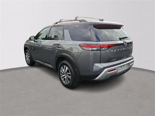 2023 Nissan Pathfinder SL 4WD