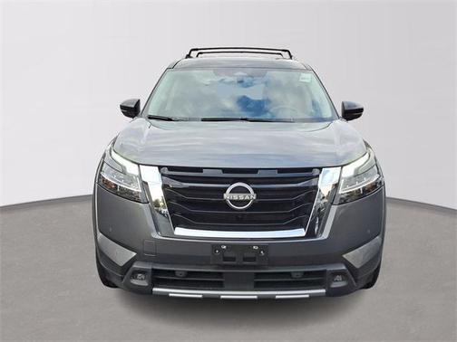 2023 Nissan Pathfinder SL 4WD