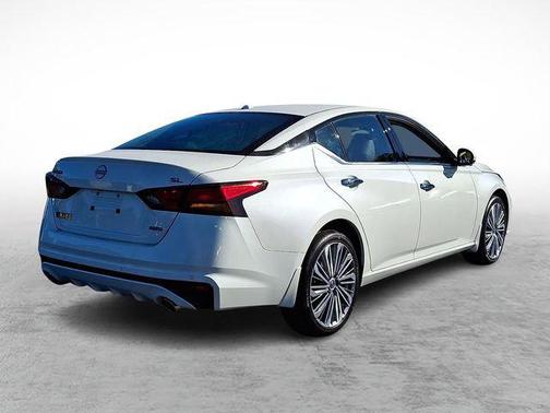 Pearl White Tricoat 2025 Nissan Altima SL AWD