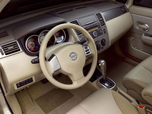 Brilliant Silver Metallic 2008 Nissan Versa S