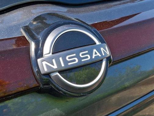 Gun Metallic 2023 Nissan Kicks S