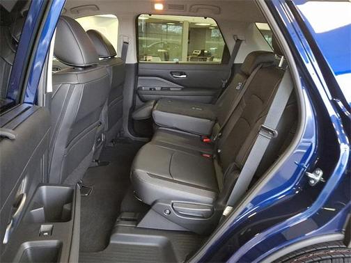 2025 Nissan Pathfinder SL 4WD