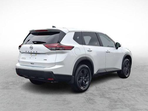 Everest White Pearl Tricoat 2026 Nissan Rogue SV