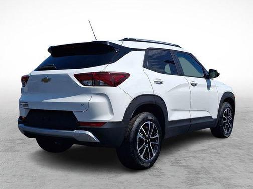 Summit White 2025 Chevrolet Trailblazer LT