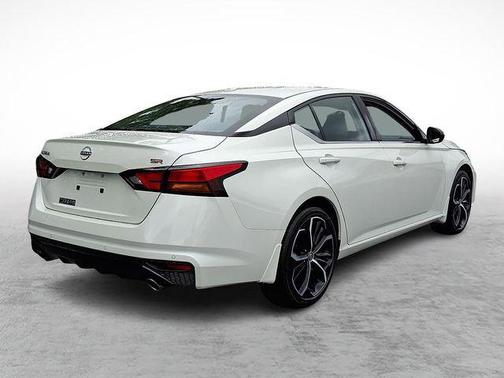 2025 Nissan Altima SR FWD