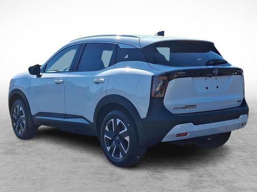 Aspen White Tricoat 2026 Nissan Kicks SV