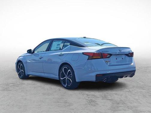 Gray Sky Pearl/Super Black 2026 Nissan Altima SR FWD