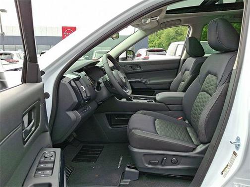 2025 Nissan Pathfinder SV 4WD