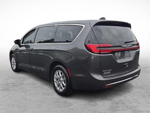 Granite Crystal Metallic Clearcoat 2023 Chrysler Pacifica Touring L
